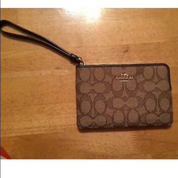 New Coach Khaki Signature Wristlet Bag - Picture 1 of 5